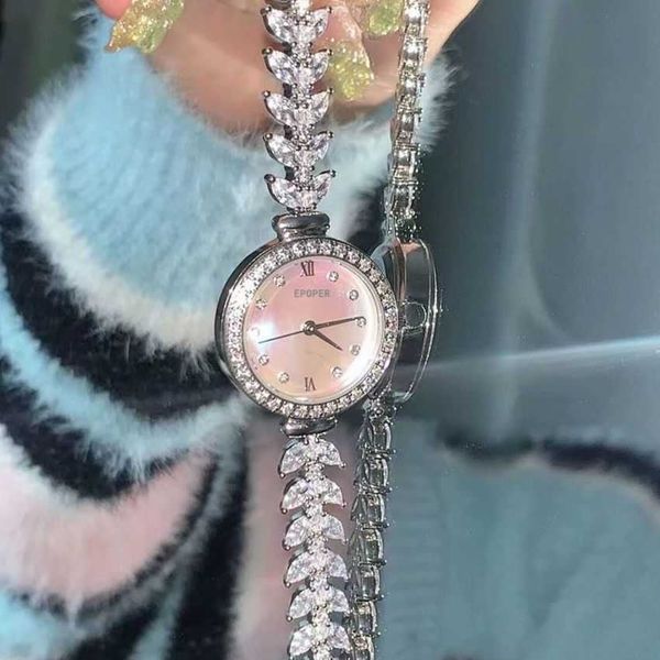 2023 factory wholesale brand watch chain style light luxury diamond full sky star small dial exquisite women's watch valentine's d, Slivery;golden
2023 factory wholesale brand watch chain style light luxury diamond full sky star small dial exquisite women's watch valentine's d, Slivery;golden