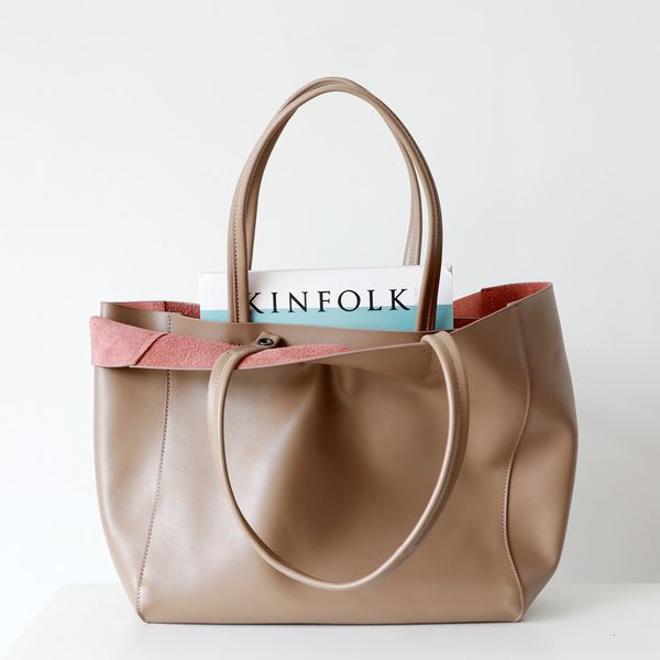evening bags customized letter genuine leather tote bag largecapacity practical versatile bag shopping bag cowhide large bag 230410
evening bags customized letter genuine leather tote bag largecapacity practical versatile bag shopping bag cowhide large bag 230410