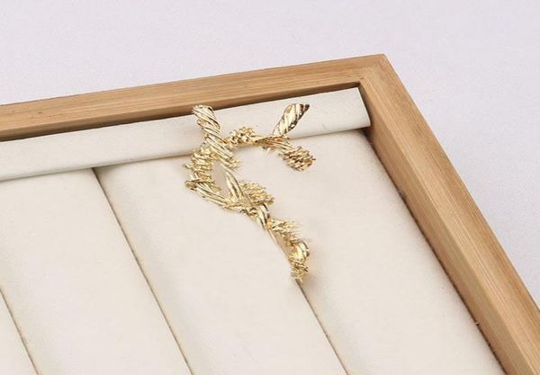 luxury brand designer letter pins brooches women gold crystal pearl rhinestone cape buckle brooch suit pin wedding party jewerlry 9989666, Gray
luxury brand designer letter pins brooches women gold crystal pearl rhinestone cape buckle brooch suit pin wedding party jewerlry 9989666, Gray