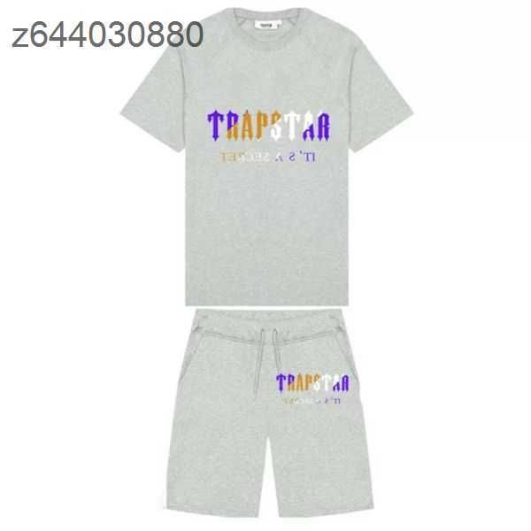 men's t-shirts summer new trapstar london shooter short-sleeved t shirt suit chenille decoding black ice flavor 2.0 round neck t-shirt, White;black
men's t-shirts summer new trapstar london shooter short-sleeved t shirt suit chenille decoding black ice flavor 2.0 round neck t-shirt, White;black