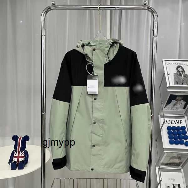 men's jackets american outdoor t classic mountain function windproof and waterproof splicing japanese retro hooded charge coat 2o5xr, Black;brown
men's jackets american outdoor t classic mountain function windproof and waterproof splicing japanese retro hooded charge coat 2o5xr, Black;brown