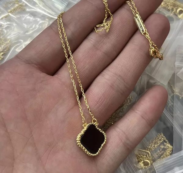100% silver four leaf flower necklaces fashion designer van women's pendant 18k gold clover necklace for girls lover valentine's d
100% silver four leaf flower necklaces fashion designer van women's pendant 18k gold clover necklace for girls lover valentine's d