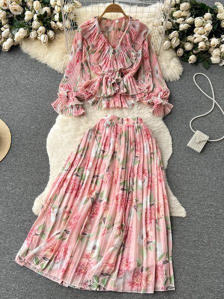 two piece dress spring and autumn womens two piece set of vintage flower print pleated shirtshigh waist pleated ski suit 2pcs set 230410, White
two piece dress spring and autumn womens two piece set of vintage flower print pleated shirtshigh waist pleated ski suit 2pcs set 230410, White