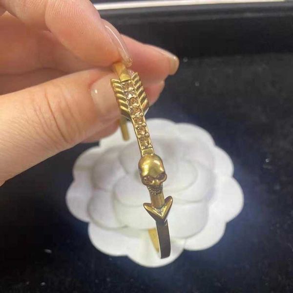 fashion design jewelry new open brass material bracelet with skeleton head arrow set diamond classic versatile, Black
fashion design jewelry new open brass material bracelet with skeleton head arrow set diamond classic versatile, Black