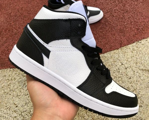 2023 basketball shoes jumpman 1 mid invert 1s black white sports outdoor sneakers whit box
2023 basketball shoes jumpman 1 mid invert 1s black white sports outdoor sneakers whit box