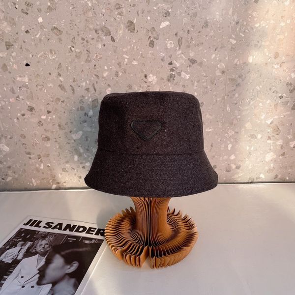 2023 new bucket hat designer hat p family fisherman hat inverted triangle cap hat men womens sunshade triangular bidding cap sunscreen tide, Blue;gray
2023 new bucket hat designer hat p family fisherman hat inverted triangle cap hat men womens sunshade triangular bidding cap sunscreen tide, Blue;gray