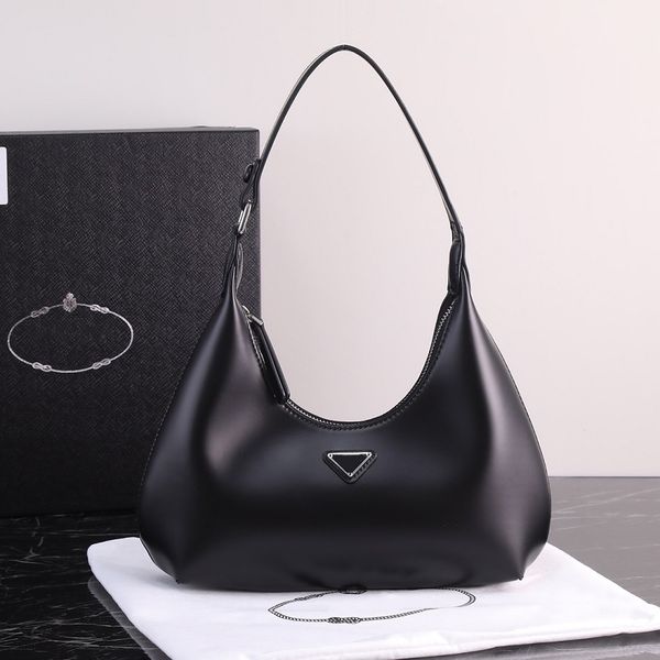 designer ladies handbag leather classic fashion bag cover inner compartment one shoulder cross-body tuck under the box size 24-14 69513
designer ladies handbag leather classic fashion bag cover inner compartment one shoulder cross-body tuck under the box size 24-14 69513