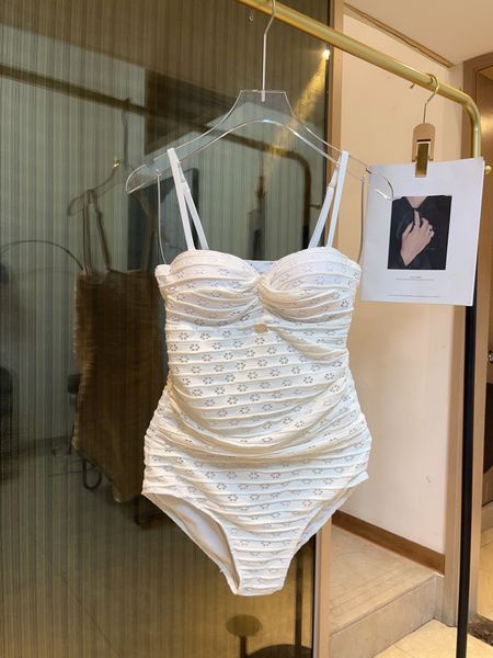 2023 new designer bikini new small chest solid steel bracelet lace hook cut out gathering one piece swimwear, White;black
2023 new designer bikini new small chest solid steel bracelet lace hook cut out gathering one piece swimwear, White;black