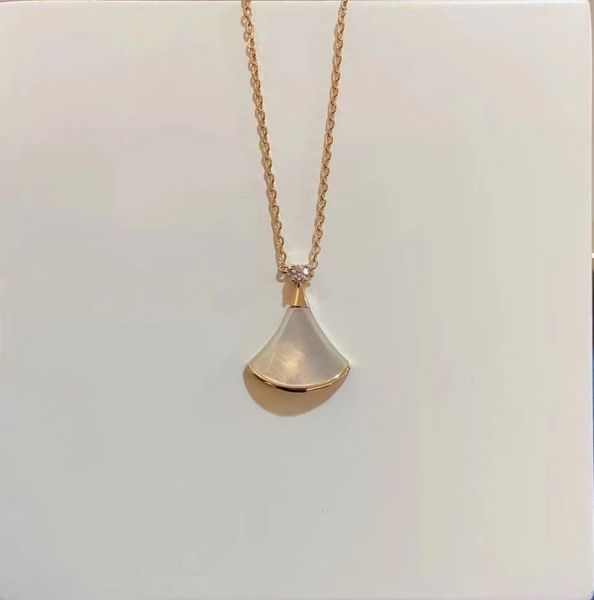 gold chain with pendant classic designer luxury pendant necklace women's letter necklace luxury design, Silver
gold chain with pendant classic designer luxury pendant necklace women's letter necklace luxury design, Silver