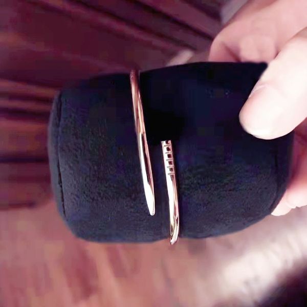2023 love bracelet designer screw brand cufflinks bracelet 18k gold jewelry festival gift bracelet 316 stainless steel factory, Golden;silver
2023 love bracelet designer screw brand cufflinks bracelet 18k gold jewelry festival gift bracelet 316 stainless steel factory, Golden;silver