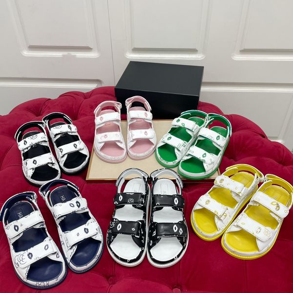 35-40 women's strap dad sandal quilted lambskin sandals chanl two straps adjustable platform mule slides interlocking c summer shoes br, Black
35-40 women's strap dad sandal quilted lambskin sandals chanl two straps adjustable platform mule slides interlocking c summer shoes br, Black