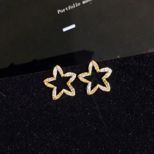 stud real 18 k gold woman stud earrings unusual earings trend piercing small crystal vintage ear cuffs for party womens jewelry 230410, Golden;silver
stud real 18 k gold woman stud earrings unusual earings trend piercing small crystal vintage ear cuffs for party womens jewelry 230410, Golden;silver