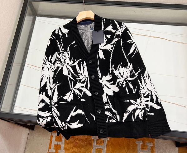 2023 new brand designer sweater fashion embroidered wool single breasted design european size luxury mens cardigan sweater, White;black
2023 new brand designer sweater fashion embroidered wool single breasted design european size luxury mens cardigan sweater, White;black