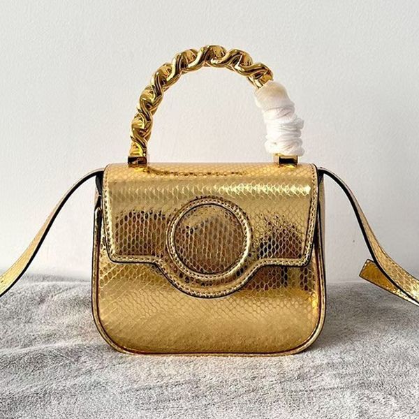 mini tote bag fashion shoulder bags chain gold handle handbags purse fashion women metal head portrait flap magnetic buckle cell phone purse
mini tote bag fashion shoulder bags chain gold handle handbags purse fashion women metal head portrait flap magnetic buckle cell phone purse