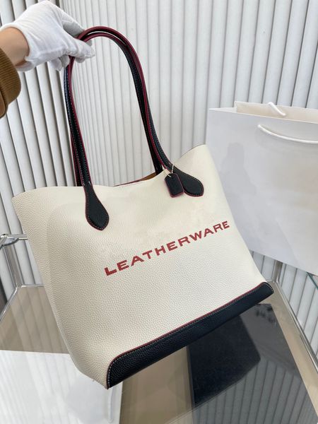 luxurys woman chain tote c bag purses wallet women men card holder designer handbags backpack crossbody bags newc 31cm
luxurys woman chain tote c bag purses wallet women men card holder designer handbags backpack crossbody bags newc 31cm