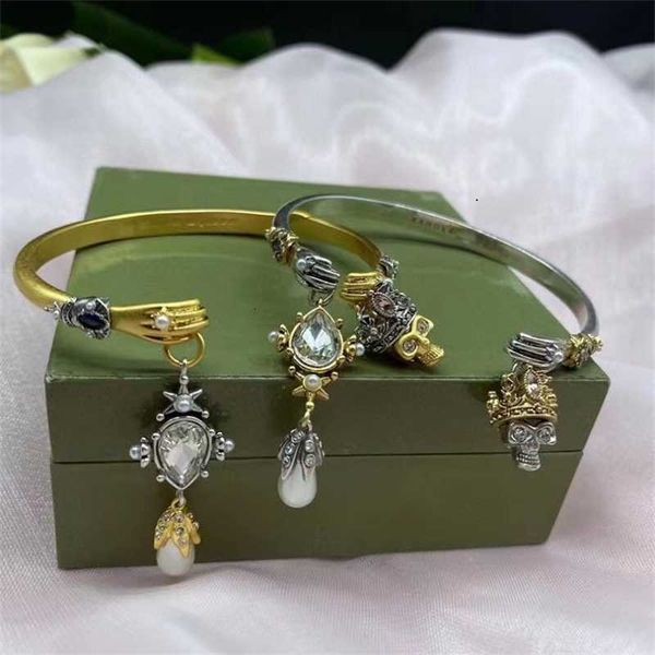 fashion design jewelry palm skeleton head water diamond pearl opening adjustable bracelet brass material versatile, Black
fashion design jewelry palm skeleton head water diamond pearl opening adjustable bracelet brass material versatile, Black