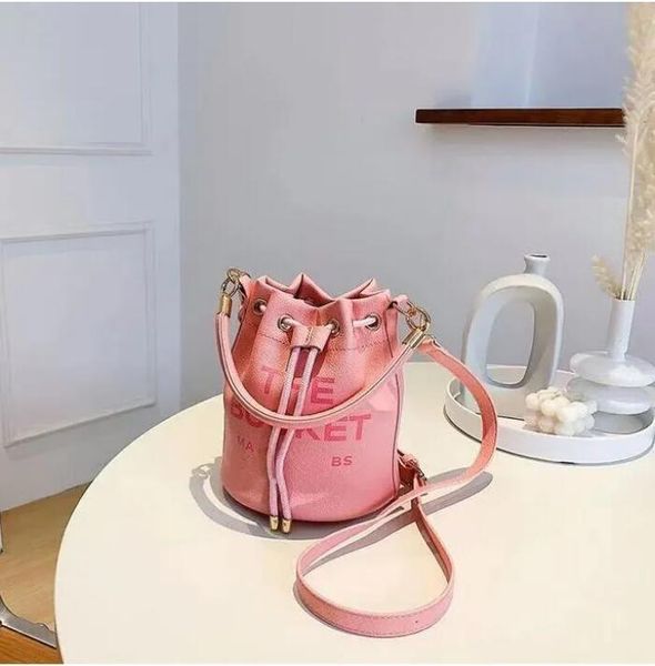 fashion women leather shoulder bag printed letter flower wallet designers handbags purse female messenger tote the bucket bag
fashion women leather shoulder bag printed letter flower wallet designers handbags purse female messenger tote the bucket bag