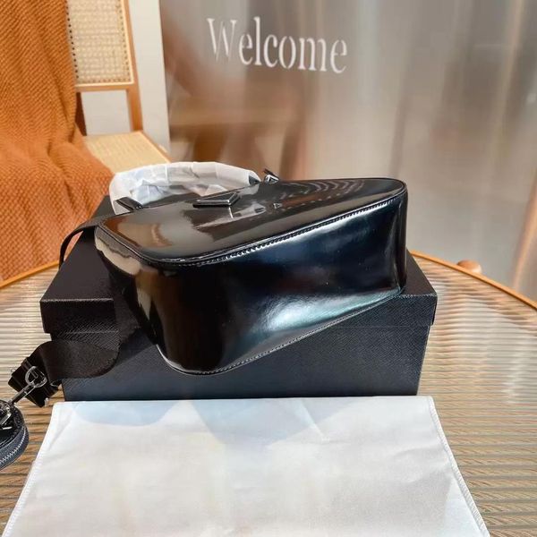 2023 designers bags women square handbag large capacity lady wallet exquisite black patent leather single shoulder messenger bag styles good, Black;red
2023 designers bags women square handbag large capacity lady wallet exquisite black patent leather single shoulder messenger bag styles good, Black;red