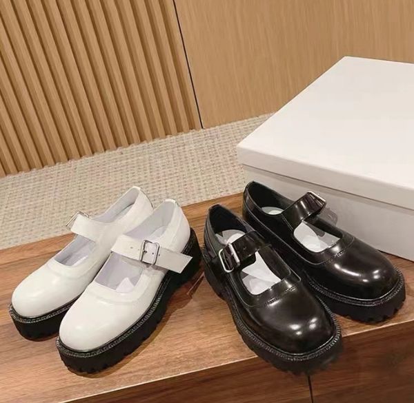 Maiso Margiel thick soles Mary Jane MM6 Thick heels buckles retro round heads girls New simple loafers shoes Black white leather shoes
Maiso Margiel thick soles Mary Jane MM6 Thick heels buckles retro round heads girls New simple loafers shoes Black white leather shoes