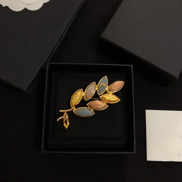 with box 2022 luxury designers pins brooches mix colors 18k gold plated lapel pin badge brooch for women girls jewelry gift, Gray
with box 2022 luxury designers pins brooches mix colors 18k gold plated lapel pin badge brooch for women girls jewelry gift, Gray