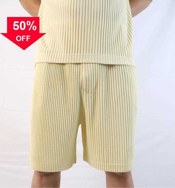 men's shorts miyake pleated men 2023 summer korean loose five quarter pants straight elastic drawstring casuals to 2xl, White;black
men's shorts miyake pleated men 2023 summer korean loose five quarter pants straight elastic drawstring casuals to 2xl, White;black