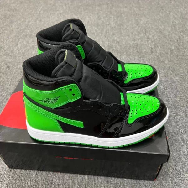 2023 designer 1 patent leather basketball shoes jumpman 1s high pine green black men women sportswear sneakers with original boxes coming
2023 designer 1 patent leather basketball shoes jumpman 1s high pine green black men women sportswear sneakers with original boxes coming