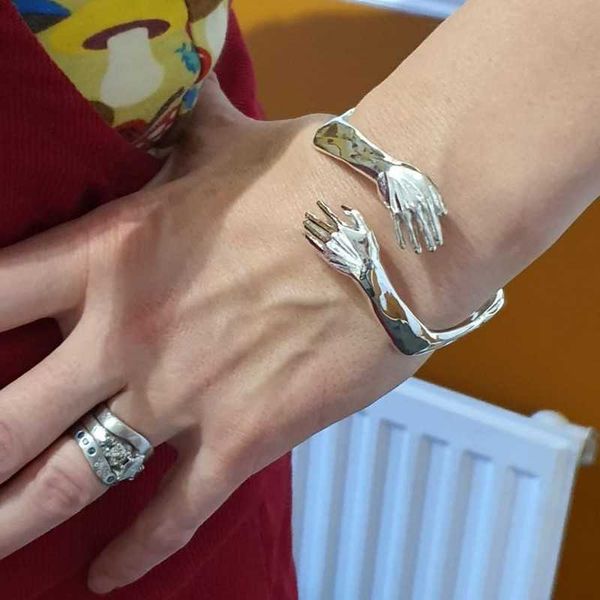 bangle romantic love hug carved hand bracelet creative love forever open finger adjustable hand bracelets for women fashion jewelry w0410, Black
bangle romantic love hug carved hand bracelet creative love forever open finger adjustable hand bracelets for women fashion jewelry w0410, Black