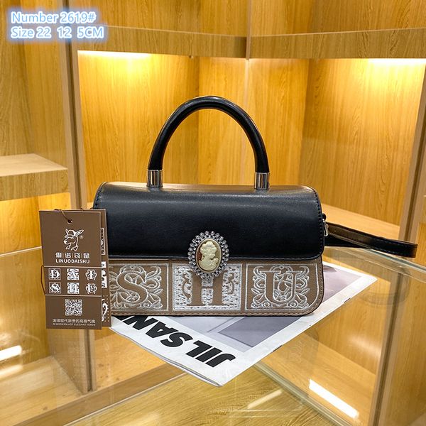 Factory wholesale ladies shoulder bags 3 colors niche design sweet little fresh embroidered handbag flip leather mobile phone coin purse fashion diamond bag, Beige-2619#
Factory wholesale ladies shoulder bags 3 colors niche design sweet little fresh embroidered handbag flip leather mobile phone coin purse fashion diamond bag, Beige-2619#
