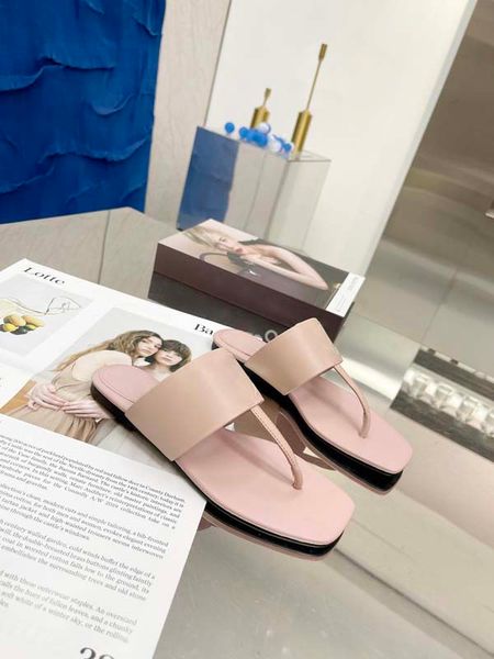 designer sandals leaky toe pinch flip-flops luxury classic flip-flops leather sole anti-skid durable luxury high-quality fashion versatile, Black
designer sandals leaky toe pinch flip-flops luxury classic flip-flops leather sole anti-skid durable luxury high-quality fashion versatile, Black