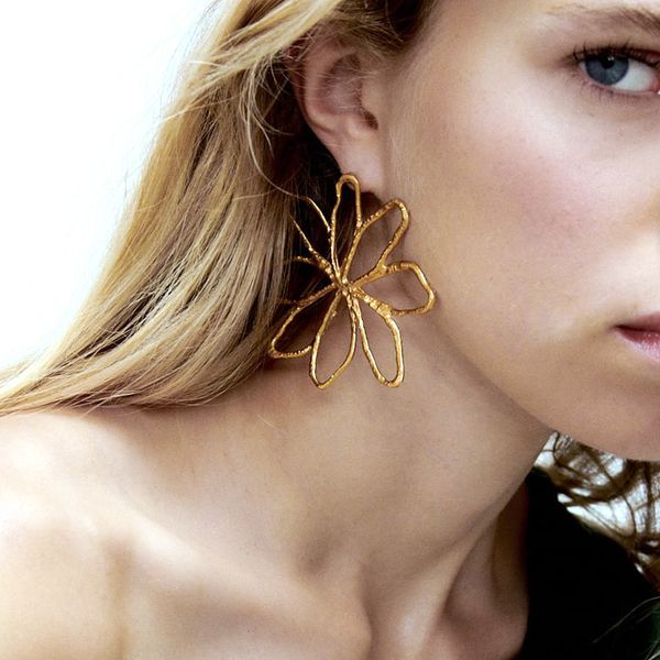 stud za metal large flower hollow geometric earrings womens exaggerated stud earrings banquet jewelry accessories digadagu 230410, Golden;silver
stud za metal large flower hollow geometric earrings womens exaggerated stud earrings banquet jewelry accessories digadagu 230410, Golden;silver