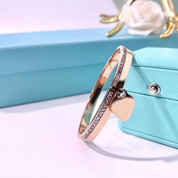 2023 brand fashion t-shaped crystal bangle bracelet for women charming peach heart diamond designer bracelet in 18k gold luxury jewelry, Black
2023 brand fashion t-shaped crystal bangle bracelet for women charming peach heart diamond designer bracelet in 18k gold luxury jewelry, Black
