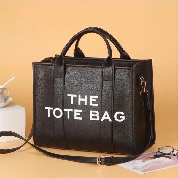handbags men leather trio messenger bags luxury shoulder make up bag designer handbag tote man's bag 0133
handbags men leather trio messenger bags luxury shoulder make up bag designer handbag tote man's bag 0133