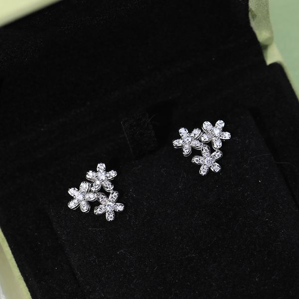 four leaf clover earrings natural shell gemstone fine silver designer for woman t0p quality official reproductions classic style jewelry 003
four leaf clover earrings natural shell gemstone fine silver designer for woman t0p quality official reproductions classic style jewelry 003