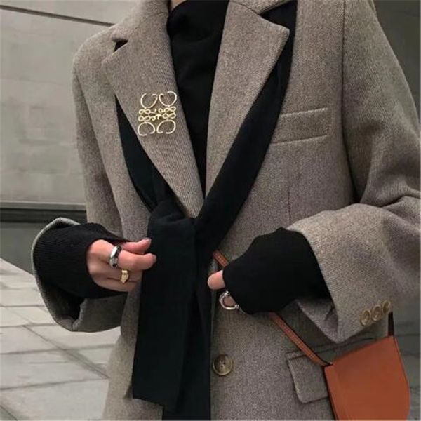 Designer Brooch Women Luxury Jewelry Gold silver color Brooches Men Broche Lowe High Quality Brooch Fashion Pendant Accessories
Designer Brooch Women Luxury Jewelry Gold silver color Brooches Men Broche Lowe High Quality Brooch Fashion Pendant Accessories