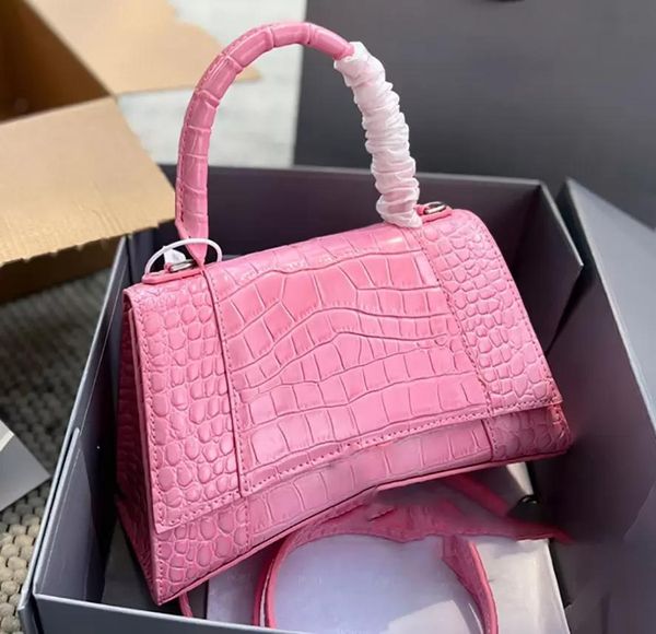 2023 cow leather hourglass bags 19cm and 23cm aqr 05261 fashion women crossbody purse travel shoulder handbag, Black;red
2023 cow leather hourglass bags 19cm and 23cm aqr 05261 fashion women crossbody purse travel shoulder handbag, Black;red