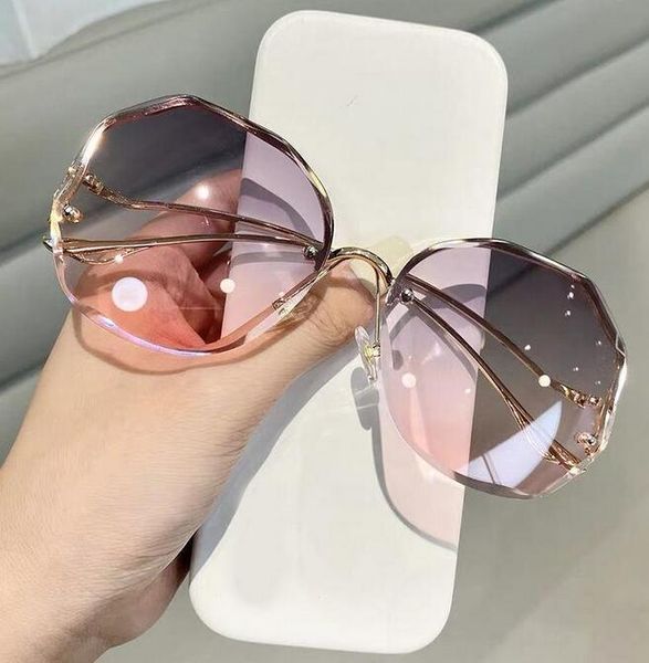 sunglasses for men sunglasses frames fashion rimless women luxury trimming gradient shades sun glasses female metal framless vintage ladies, White;black
sunglasses for men sunglasses frames fashion rimless women luxury trimming gradient shades sun glasses female metal framless vintage ladies, White;black