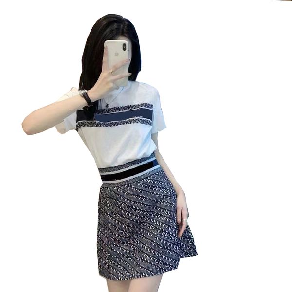 designer women's summer new fashion trendy western style thin short sleeve shorts lounge wear two-piece women's sports suit, Gray
designer women's summer new fashion trendy western style thin short sleeve shorts lounge wear two-piece women's sports suit, Gray
