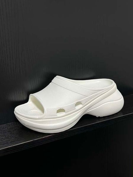 slippers designer mens slipper style sandals with rubber sole fashionable and versatile waterproof platform anti slip and wear-resistant and, Black
slippers designer mens slipper style sandals with rubber sole fashionable and versatile waterproof platform anti slip and wear-resistant and, Black