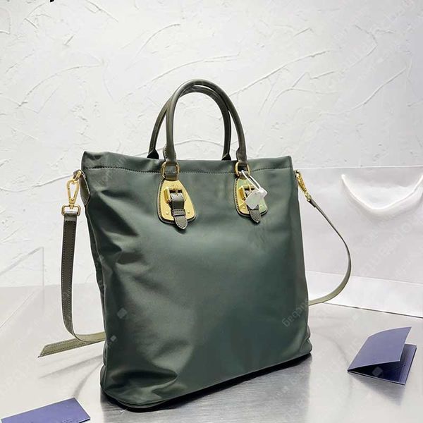 tot bag nylon fabric shoulder bag waterproof versatile large capacity senior sense of commuter bag
tot bag nylon fabric shoulder bag waterproof versatile large capacity senior sense of commuter bag