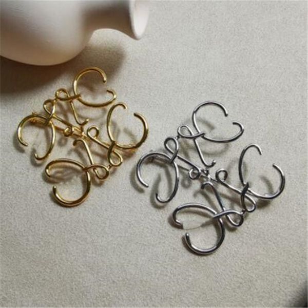 gold silver hollow pins brooch luxury jewelry designer women letter broochs mens classic brand breastpin suit dress ornament, Gray
gold silver hollow pins brooch luxury jewelry designer women letter broochs mens classic brand breastpin suit dress ornament, Gray