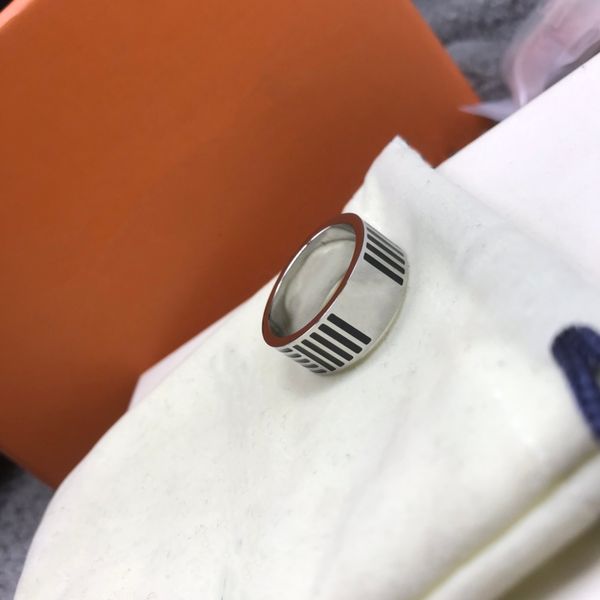 new 2023 luxury brand love ring womens couple rings mens fashion cool girl sneutral carved enamel jewelry accessories first choice for gathe, Silver
new 2023 luxury brand love ring womens couple rings mens fashion cool girl sneutral carved enamel jewelry accessories first choice for gathe, Silver