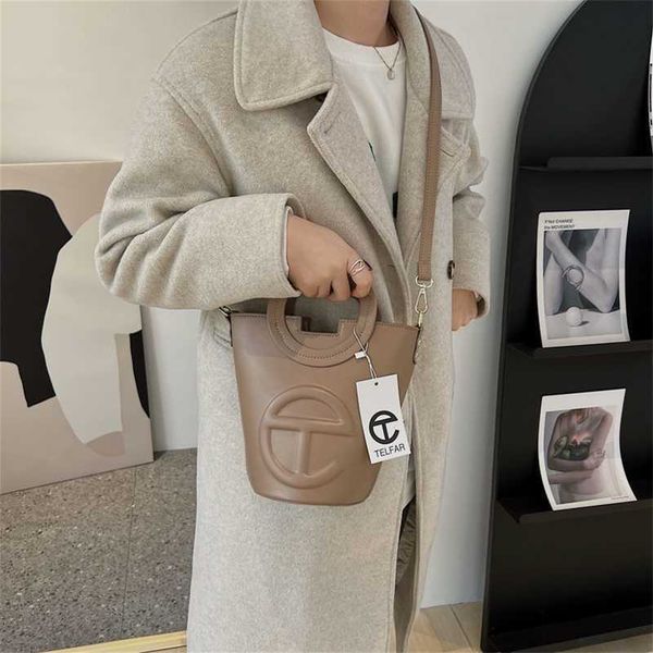 designer bag high grade feeling small bag for women in autumn and winter 2023 new fashion trend versatile hook crossbody bag versatile ins b
designer bag high grade feeling small bag for women in autumn and winter 2023 new fashion trend versatile hook crossbody bag versatile ins b