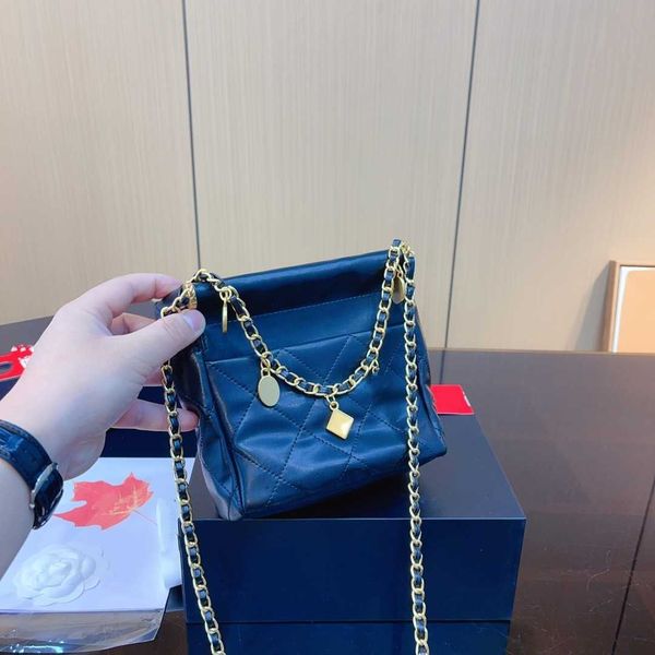 woman's brand designer bags handbags shoulder crossbody bags tote new fashion texture chain totebags portable envelope bag camera bags
woman's brand designer bags handbags shoulder crossbody bags tote new fashion texture chain totebags portable envelope bag camera bags