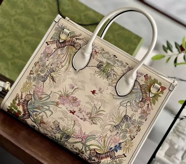 2023 cow leather tiger bags 34cm as 101311 new fashion women totes messenger crossbody purse travel shoulder handbag, Black;red
2023 cow leather tiger bags 34cm as 101311 new fashion women totes messenger crossbody purse travel shoulder handbag, Black;red