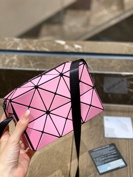 artistic designer premium leather women's handbag one shoulder casual formal crossbody bag classic fashion with box size 12-17-6cm
artistic designer premium leather women's handbag one shoulder casual formal crossbody bag classic fashion with box size 12-17-6cm