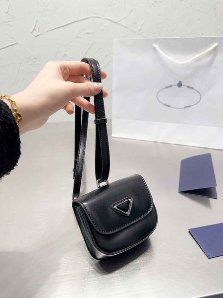 23ss luxury designer mini tote bag airpods bags fashsion shoulder women handbags crossbody classic four colors artwork sac
23ss luxury designer mini tote bag airpods bags fashsion shoulder women handbags crossbody classic four colors artwork sac