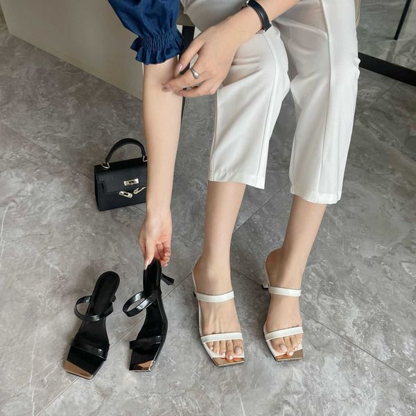2023 summer new korean edition simple metal square head slim heel open toe slippers for women wearing high heels 6 5cm outside 230411, Black
2023 summer new korean edition simple metal square head slim heel open toe slippers for women wearing high heels 6 5cm outside 230411, Black