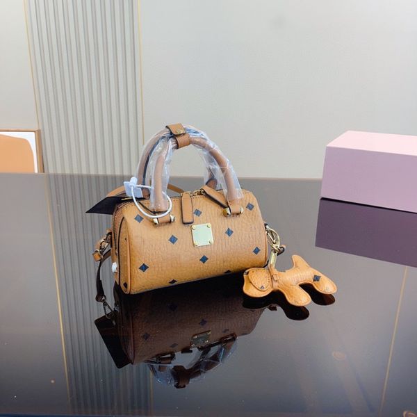 women's handbag designer shoulder bag fashion crossbody bag pillow shaped yellow lettering logo summer new premium handbag leather stra
women's handbag designer shoulder bag fashion crossbody bag pillow shaped yellow lettering logo summer new premium handbag leather stra