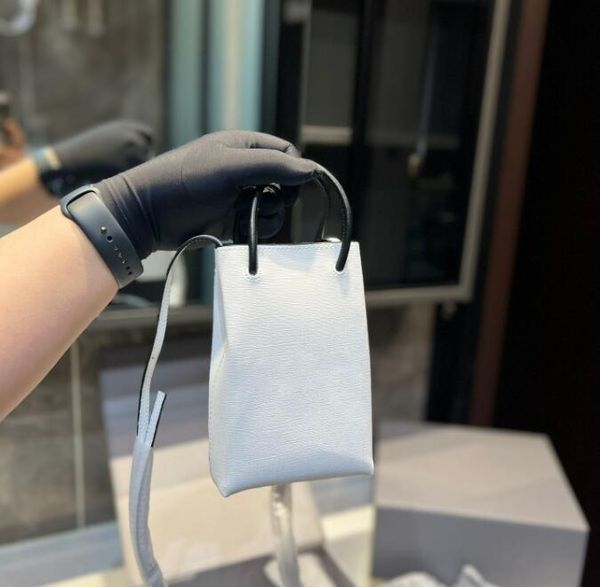 2023 designer women's bag shoulder bag tote bag tortoiseshell handle crossbody bag fashion leather handbag shopping women's mini p
2023 designer women's bag shoulder bag tote bag tortoiseshell handle crossbody bag fashion leather handbag shopping women's mini p