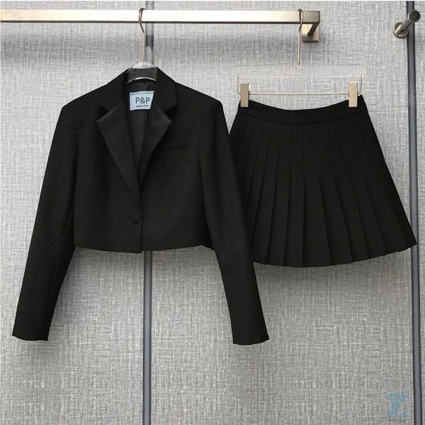 t-shirt early spring series new women's suit short skirt suit fashion two-piece set, Black
t-shirt early spring series new women's suit short skirt suit fashion two-piece set, Black